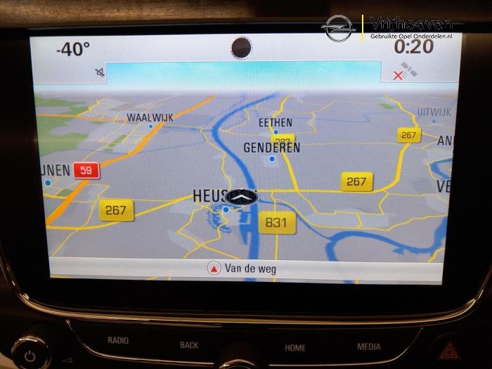 Display unité de contrôle multi media d'un Opel Astra K 1.4 Turbo 16V 2017