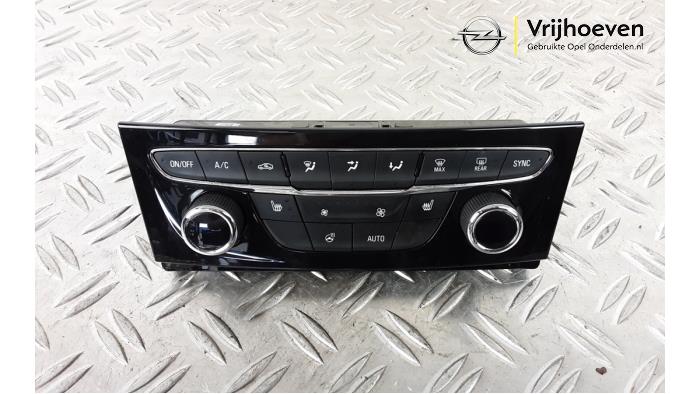 Heater control panel from a Opel Astra K 1.6 SIDI Eco Turbo 16V 2018
