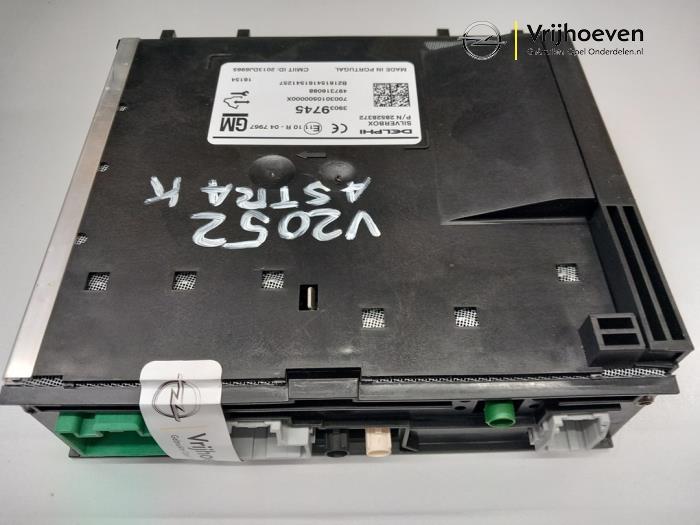 Używane Modul radiowy Opel Astra K 1.0 Turbo 12V Cena € 90,00 Procedura marży oferowane przez Autodemontage Vrijhoeven B.V.