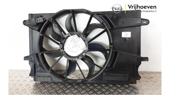 Cooling fan housing from a Opel Astra K Sports Tourer 1.0 Turbo 12V 2016