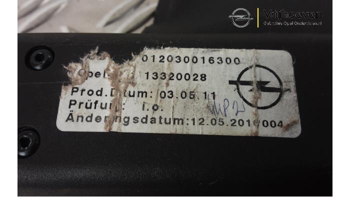 Bâche coffre à bagages d'un Opel Astra J Sports Tourer (PD8/PE8/PF8) 1.6 16V 2011