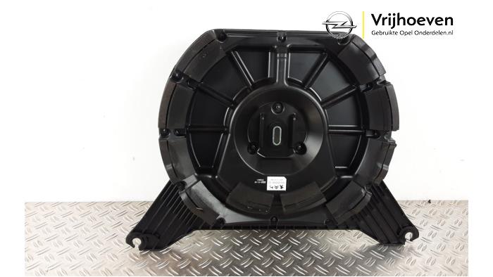 Caisson de graves d'un Opel Astra L (F3/FB/FM/FP) 1.2 Turbo 130 12V 2023