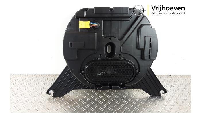 Caisson de graves d'un Opel Astra L (F3/FB/FM/FP) 1.2 Turbo 130 12V 2023