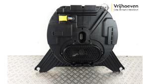 Usagé Caisson de graves Opel Astra L (F3/FB/FM/FP) 1.2 Turbo 130 12V Prix € 225,00 Règlement à la marge proposé par Autodemontage Vrijhoeven B.V.