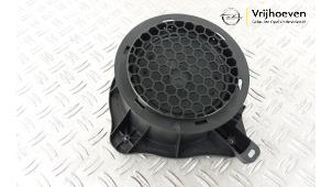 Usagé Haut-parleur Opel Astra L (F3/FB/FM/FP) 1.2 Turbo 130 12V Prix € 25,00 Règlement à la marge proposé par Autodemontage Vrijhoeven B.V.