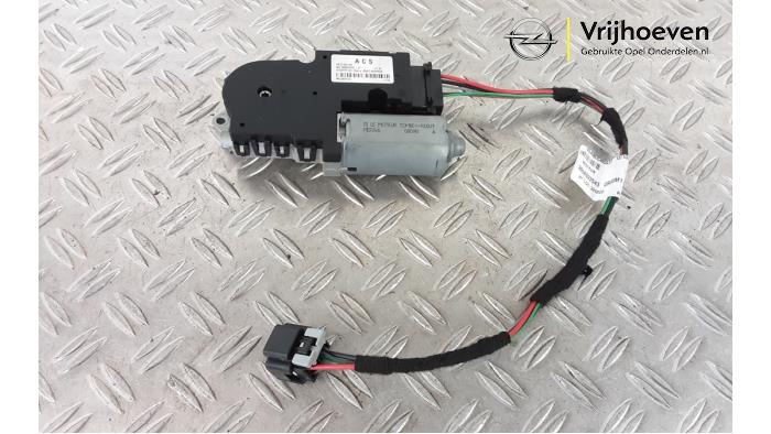 Używane Silnik szyberdachu Opel Meriva (B) 1.4 Turbo 16V ecoFLEX Cena € 35,00 Procedura marży oferowane przez Autodemontage Vrijhoeven B.V.