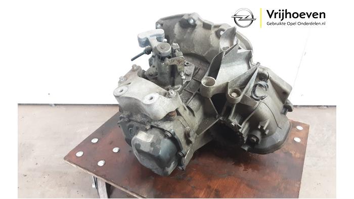 Gearbox Opel Corsa E 1.4 16V - 24586215 B14XEL F17