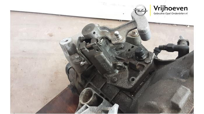 Gearbox Opel Corsa E 1.4 16V - 24586215 B14XEL F17