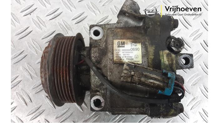 Usagé Compresseur de clim Opel Adam 1.4 16V Prix € 225,00 Règlement à la marge proposé par Autodemontage Vrijhoeven B.V.
