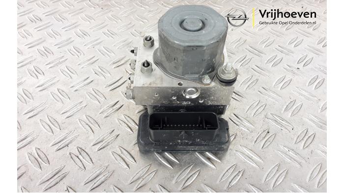 Usagé Pompe ABS Opel Corsa E 1.4 Turbo 16V Prix € 45,00 Règlement à la marge proposé par Autodemontage Vrijhoeven B.V.