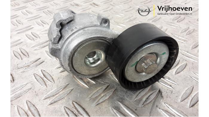 Usados Tensor correa múltiple Opel Astra L (F3/FB/FM/FP) 1.2 Turbo 130 12V Precio € 30,00 Norma de margen ofrecido por Autodemontage Vrijhoeven B.V.