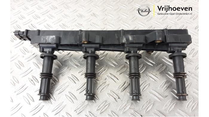 Usagé Bobine Opel Vectra C Caravan 2.2 DIG 16V Prix € 50,00 Règlement à la marge proposé par Autodemontage Vrijhoeven B.V.