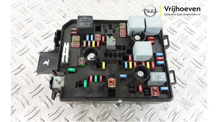 Begagnade Säkringsbox Opel Mokka/Mokka X 1.6 16V EcoFlex 4x2 Pris € 100,00 Marginaltabell erbjuds av Autodemontage Vrijhoeven B.V.