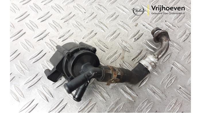 Usagé Pompe à eau Opel Crossland (X) 1.2 Turbo 12V Euro 6 Prix € 75,00 Règlement à la marge proposé par Autodemontage Vrijhoeven B.V.