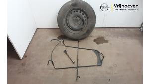 Usagé Mécanique de suspension roue de secours Opel Combo Cargo 1.6 CDTI 75 Prix € 200,00 Prix TTC proposé par Autodemontage Vrijhoeven B.V.