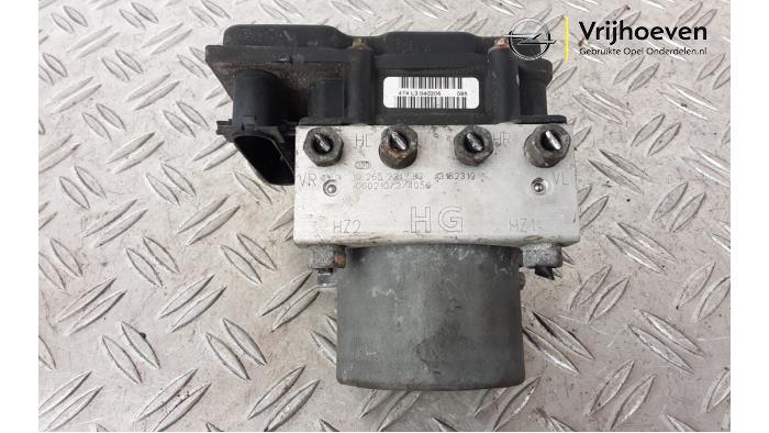 Używane Pompa ABS Opel Meriva (A) 1.6 16V Cena € 30,00 Procedura marży oferowane przez Autodemontage Vrijhoeven B.V.