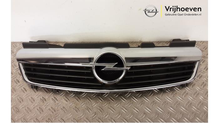 Używane Grill Opel Zafira (M75) 1.6 16V Cena € 60,00 Procedura marży oferowane przez Autodemontage Vrijhoeven B.V.
