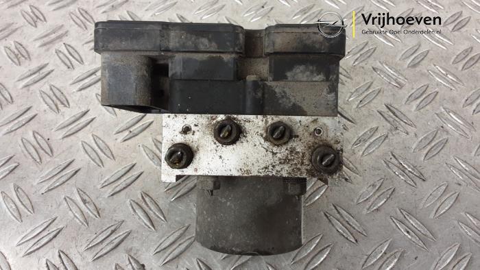 Używane Pompa ABS Opel Agila (A) 1.2 16V Twin Port Cena € 35,00 Procedura marży oferowane przez Autodemontage Vrijhoeven B.V.