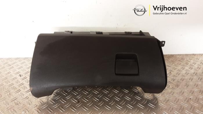 Begagnade Handskfack Opel Meriva (B) 1.4 16V Ecotec Pris € 50,00 Marginaltabell erbjuds av Autodemontage Vrijhoeven B.V.