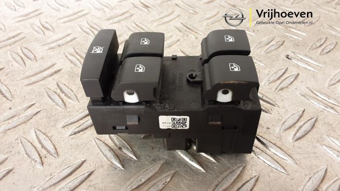 Usados Interruptor combinado de ventanillas Opel Karl 1.0 12V Precio € 30,00 Norma de margen ofrecido por Autodemontage Vrijhoeven B.V.