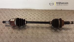 Usagé Arbre de transmission avant gauche Opel Karl 1.0 12V Prix € 50,00 Règlement à la marge proposé par Autodemontage Vrijhoeven B.V.