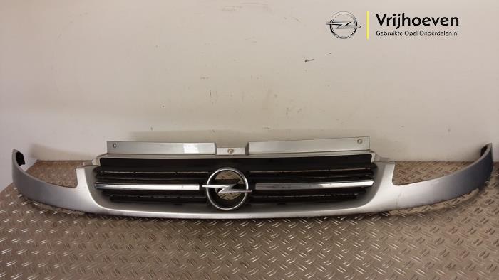 Używane Grill Opel Vivaro 1.9 DI Cena € 50,00 Procedura marży oferowane przez Autodemontage Vrijhoeven B.V.