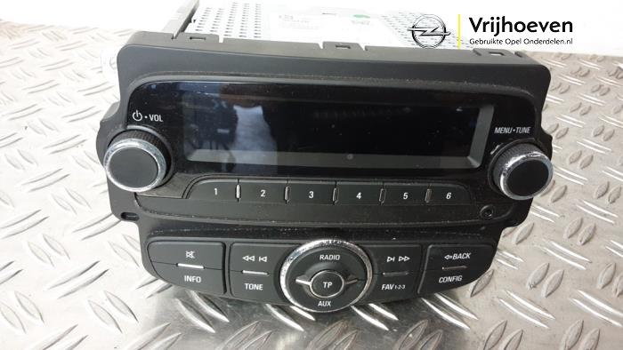 Używane Modul radiowy Opel Corsa E 1.0 SIDI Turbo 12V Cena € 150,00 Procedura marży oferowane przez Autodemontage Vrijhoeven B.V.
