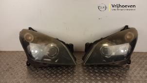 Usagé Kit phares gauche + droite Opel Astra H SW (L35) 1.7 CDTi 16V Prix € 350,00 Règlement à la marge proposé par Autodemontage Vrijhoeven B.V.