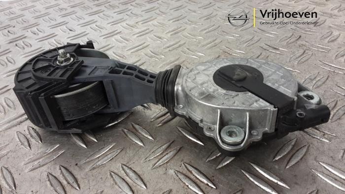 Usados Tensor correa múltiple Opel Astra L (F3/FB/FM/FP) 1.6 Plug-in Hybrid Turbo 16V Precio € 30,00 Norma de margen ofrecido por Autodemontage Vrijhoeven B.V.