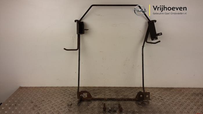 Spare wheel mechanism from a Opel Vivaro 1.9 DI 2006