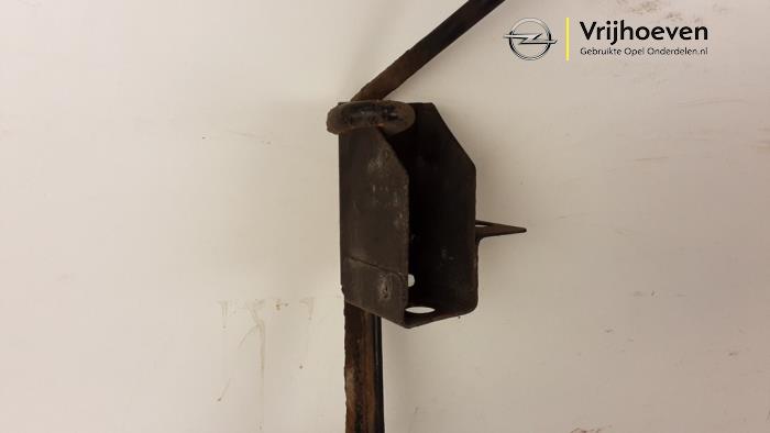 Spare wheel mechanism from a Opel Vivaro 1.9 DI 2006