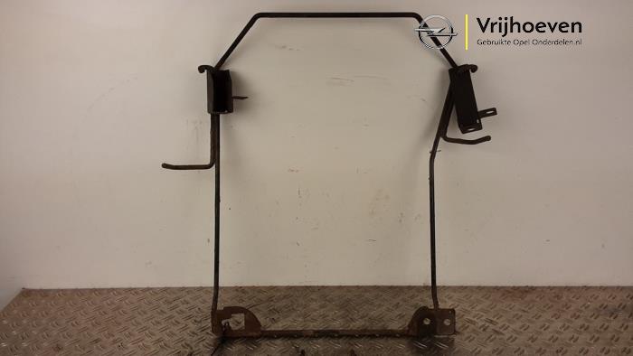 Spare wheel mechanism from a Opel Vivaro 1.9 DI 2006