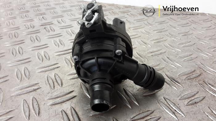 Begagnade Extra vattenpump Opel Astra L (F3/FB/FM/FP) 1.6 Plug-in Hybrid Turbo 16V Pris € 50,00 Marginaltabell erbjuds av Autodemontage Vrijhoeven B.V.