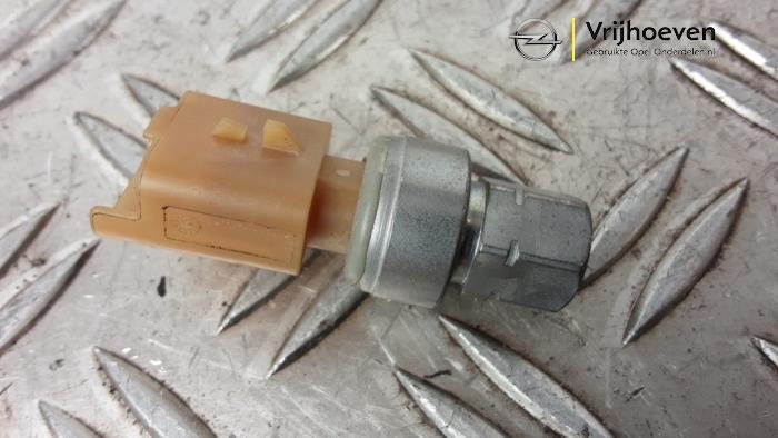 Begagnade Trycksensor, luftkonditionering Opel Astra L (F3/FB/FM/FP) 1.6 Plug-in Hybrid Turbo 16V Pris € 25,00 Marginaltabell erbjuds av Autodemontage Vrijhoeven B.V.