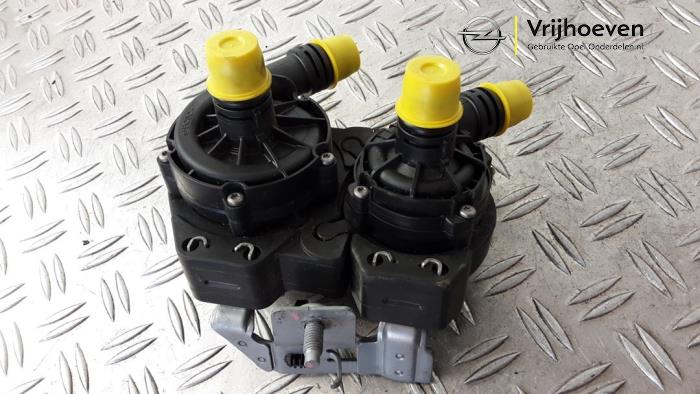 Begagnade Extra vattenpump Opel Astra L (F3/FB/FM/FP) 1.6 Plug-in Hybrid Turbo 16V Pris € 100,00 Marginaltabell erbjuds av Autodemontage Vrijhoeven B.V.