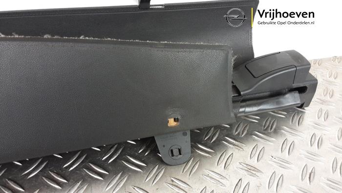 Bâche coffre à bagages d'un Opel Astra H SW (L35) 1.7 CDTi 16V 2008
