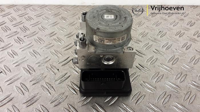 Usagé Bloc ABS Opel Corsa F (UB/UH/UP) 1.2 Turbo 12V 100 Prix € 125,00 Règlement à la marge proposé par Autodemontage Vrijhoeven B.V.