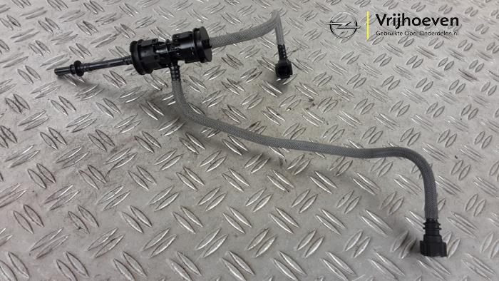 Usagé Conduit de carburant Opel Crossland (X) 1.2 Turbo 12V Euro 6 Prix € 20,00 Règlement à la marge proposé par Autodemontage Vrijhoeven B.V.