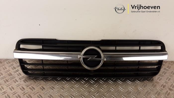 Używane Grill Opel Agila (A) 1.2 16V Twin Port Cena € 50,00 Procedura marży oferowane przez Autodemontage Vrijhoeven B.V.