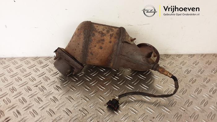 Usagé Catalyseur Opel Corsa E 1.6 OPC Turbo 16V Prix € 300,00 Règlement à la marge proposé par Autodemontage Vrijhoeven B.V.