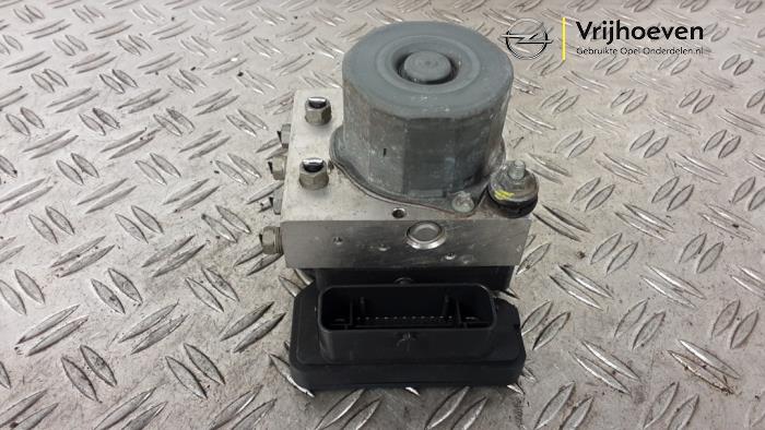Usagé Bloc ABS Opel Corsa E 1.6 OPC Turbo 16V Prix € 45,00 Règlement à la marge proposé par Autodemontage Vrijhoeven B.V.
