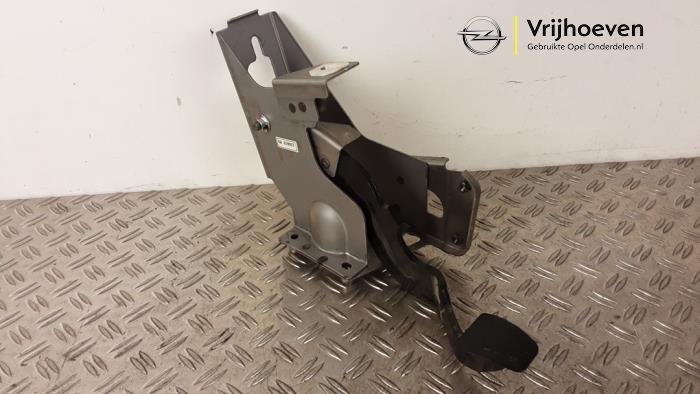 Używane Pedal hamulca Opel Antara (LA6) 2.4 16V 4x4 Cena € 50,00 Procedura marży oferowane przez Autodemontage Vrijhoeven B.V.