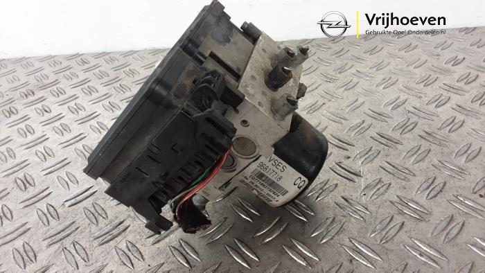 Begagnade ABS-pump Opel Antara (LA6) 2.4 16V 4x4 Pris € 300,00 Marginaltabell erbjuds av Autodemontage Vrijhoeven B.V.
