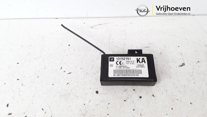 Begagnade Däcktrycksmodul Opel Signum (F48) 3.2 V6 24V Pris € 15,00 Marginaltabell erbjuds av Autodemontage Vrijhoeven B.V.