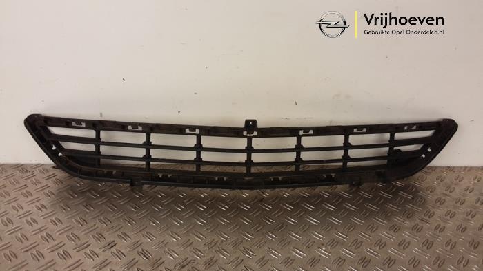 Używane Grill Opel Mokka/Mokka X 1.4 Turbo 16V 4x2 Cena € 30,00 Procedura marży oferowane przez Autodemontage Vrijhoeven B.V.