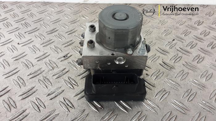 Usagé Bloc ABS Opel Adam 1.4 16V Bi-Fuel Ecoflex Prix € 65,00 Règlement à la marge proposé par Autodemontage Vrijhoeven B.V.
