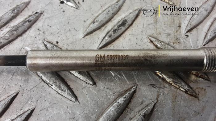 Glow plug from a Opel Astra K Sports Tourer 1.6 CDTI 110 16V 2018