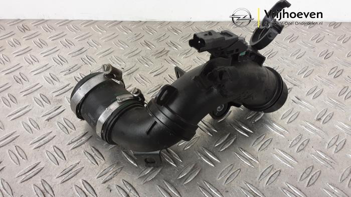 Usagé Tube intercooler Opel Grandland (X) 1.2 Turbo 12V Prix € 20,00 Règlement à la marge proposé par Autodemontage Vrijhoeven B.V.