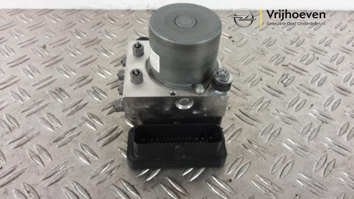Usagé Bloc ABS Opel Grandland (X) 1.2 Turbo 12V Prix € 300,00 Règlement à la marge proposé par Autodemontage Vrijhoeven B.V.