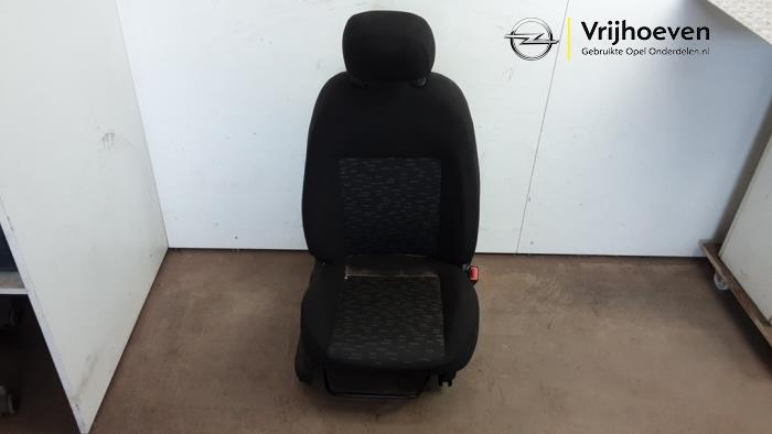 Używane Fotel prawy Opel Combo 1.4 16V ecoFlex Cena € 100,00 Procedura marży oferowane przez Autodemontage Vrijhoeven B.V.